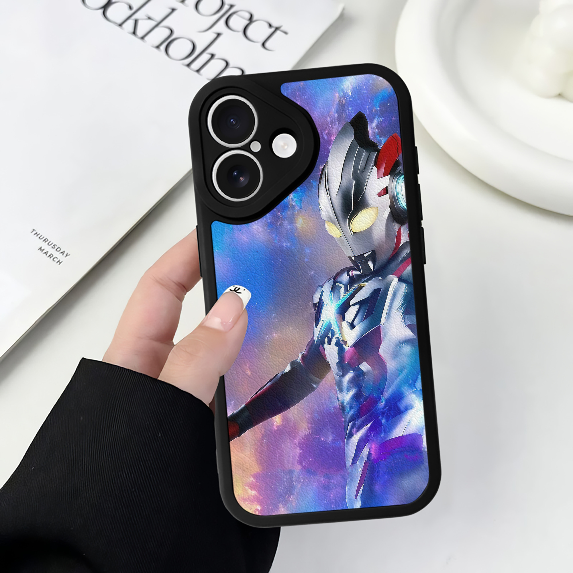 （画像用） ウルトラマン Ultraman 【iPhone 16シリーズ対応】シリコンスマホケース（レザー調） 材質：シリコン